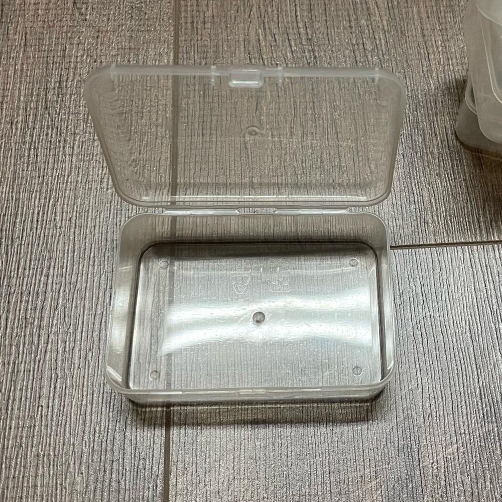 ⭐️4/$35 Plastic boxes - Picture 4 of 4